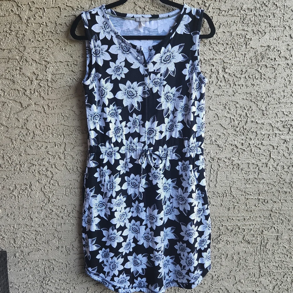 T by Talbots black and white floral dress. Drawstring waist. Pockets. Size MP - Picture 11 of 11